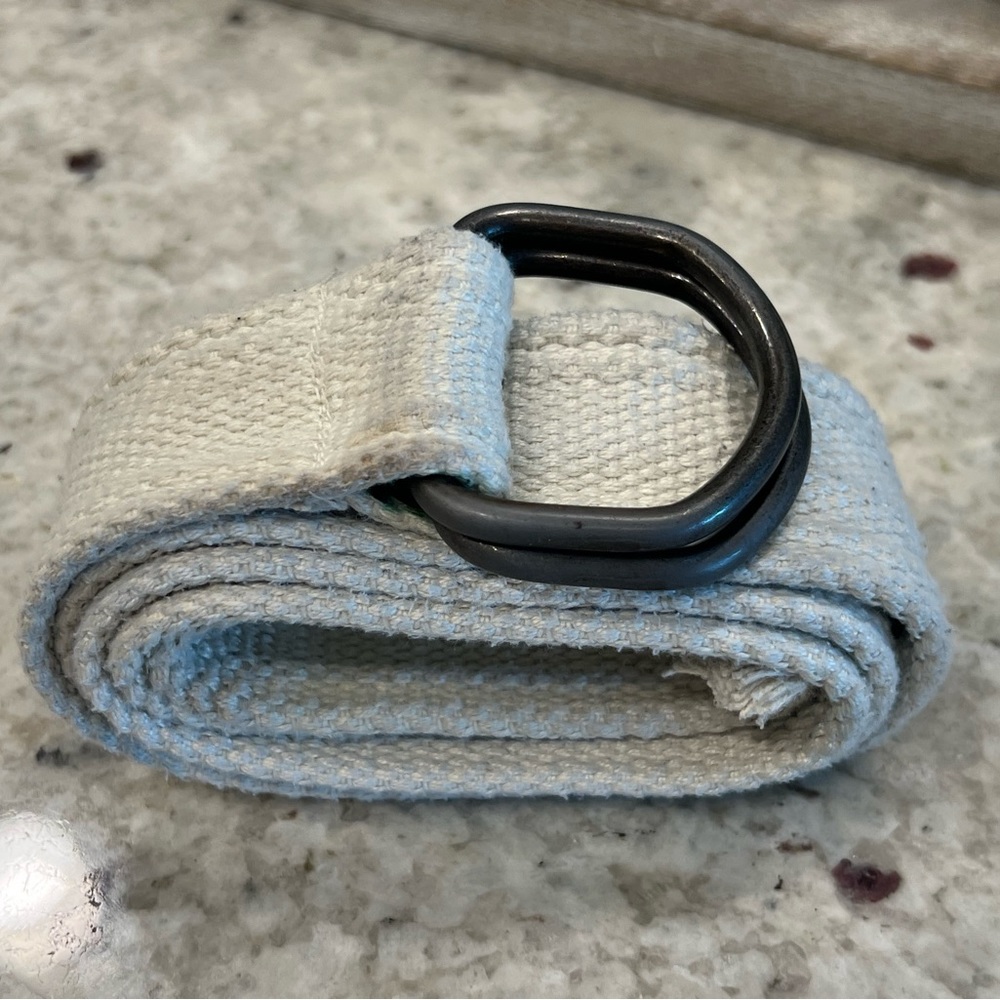 Off white canvas belt. Great condition. See pics for size